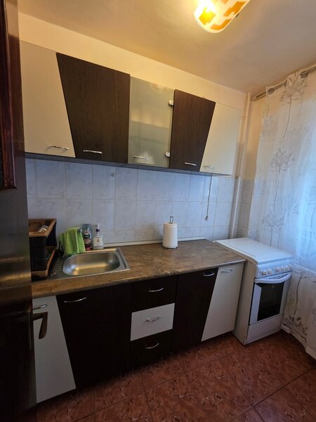 Basarabia, 10 minute metrou Costin Georgian, vav spital Ilfov, bloc 1980,