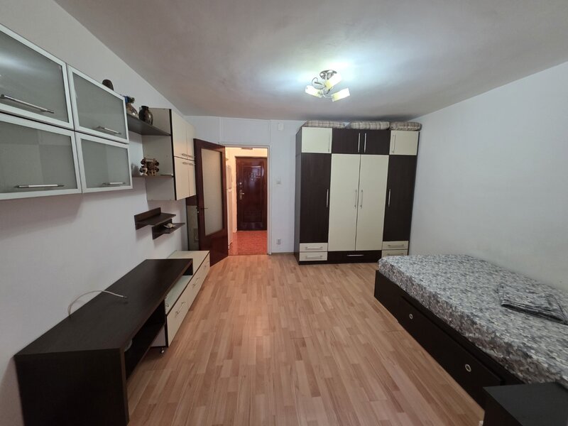 Basarabia, 10 minute metrou Costin Georgian, vav spital Ilfov, bloc 1980,