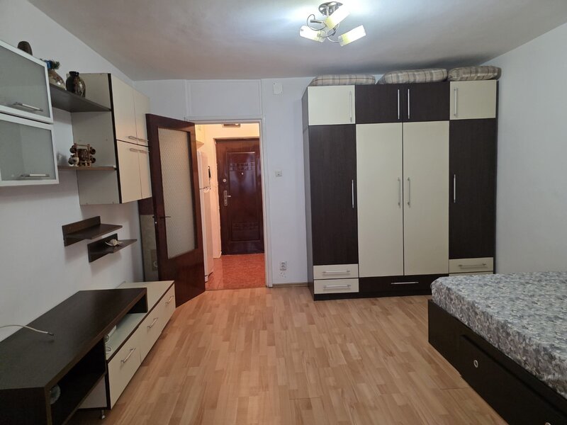 Basarabia, 10 minute metrou Costin Georgian, vav spital Ilfov, bloc 1980,