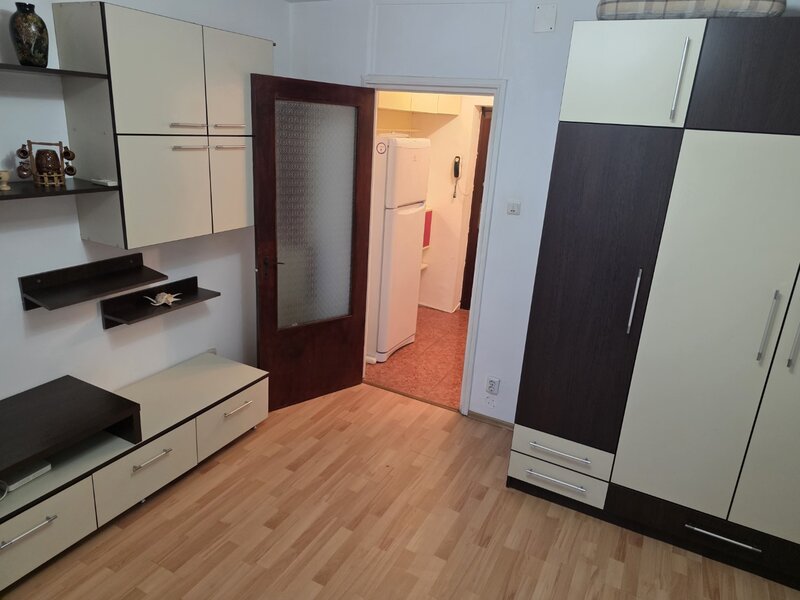 Basarabia, 10 minute metrou Costin Georgian, vav spital Ilfov, bloc 1980,